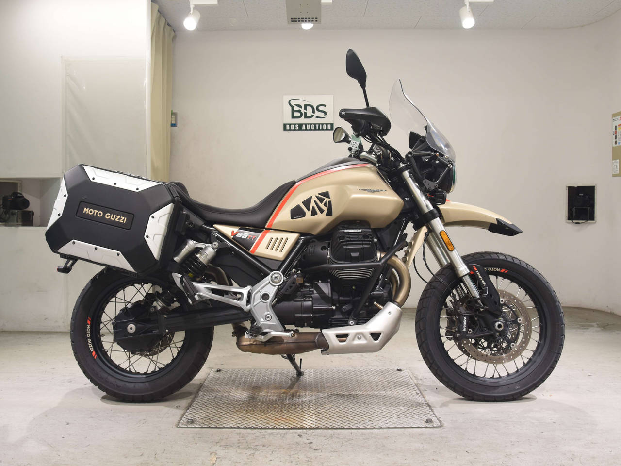 Moto Guzzi V85 TT TRAVEL