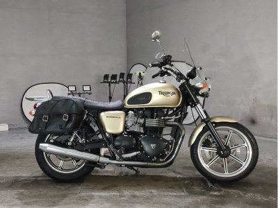 Triumph BONNEVILLE