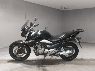 Suzuki GSR250 — фото 2