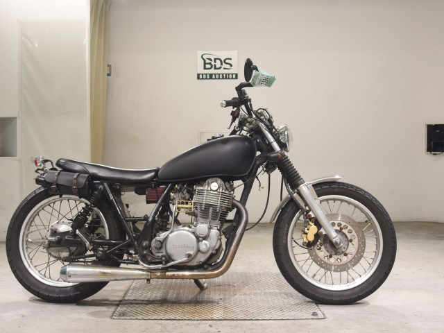 Yamaha SR400