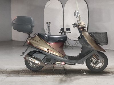 Suzuki ADDRESS V100