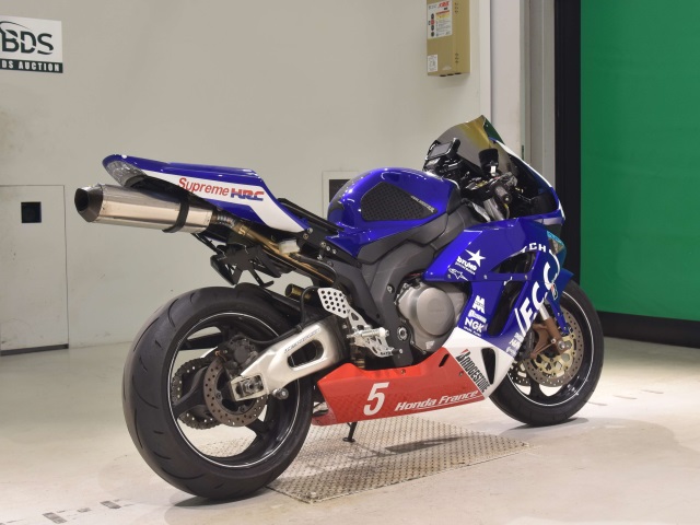 Honda CBR1000RR — фото 5