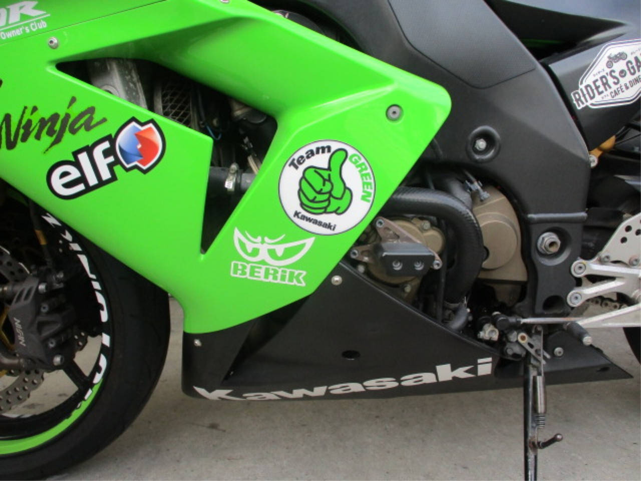 0088] Kawasaki NINJA ZX-10R - ZXT00C-013735