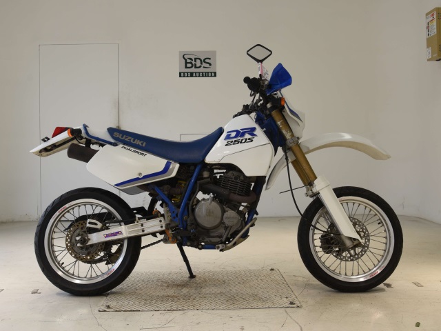 0178] Suzuki DR250S - SJ44A-100247
