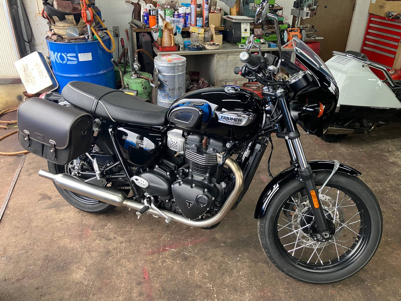 Triumph BONNEVILLE T100