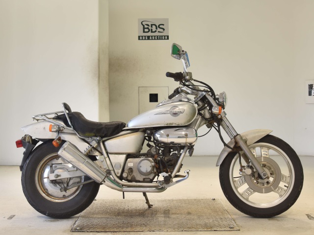 Honda MAGNA50