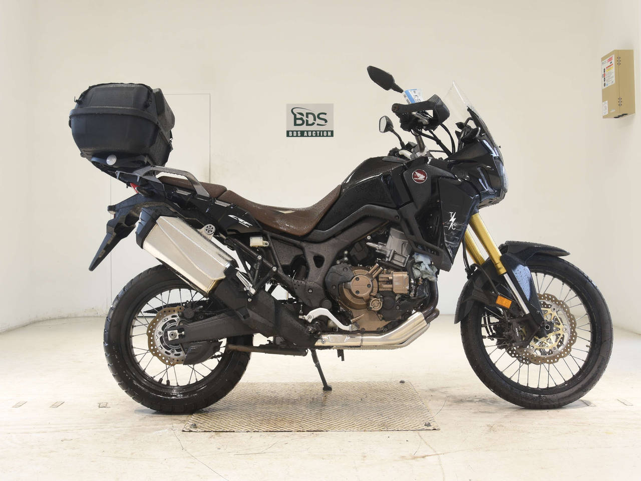 Honda AFRICATWIN CRF1000LD, right