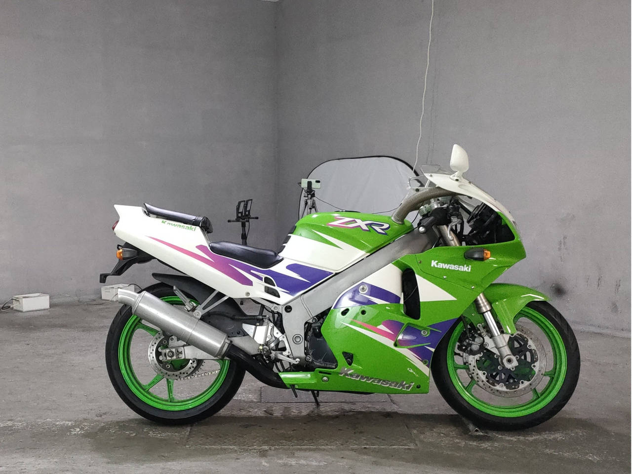 7251] Kawasaki ZXR250 - ZX250C-015495
