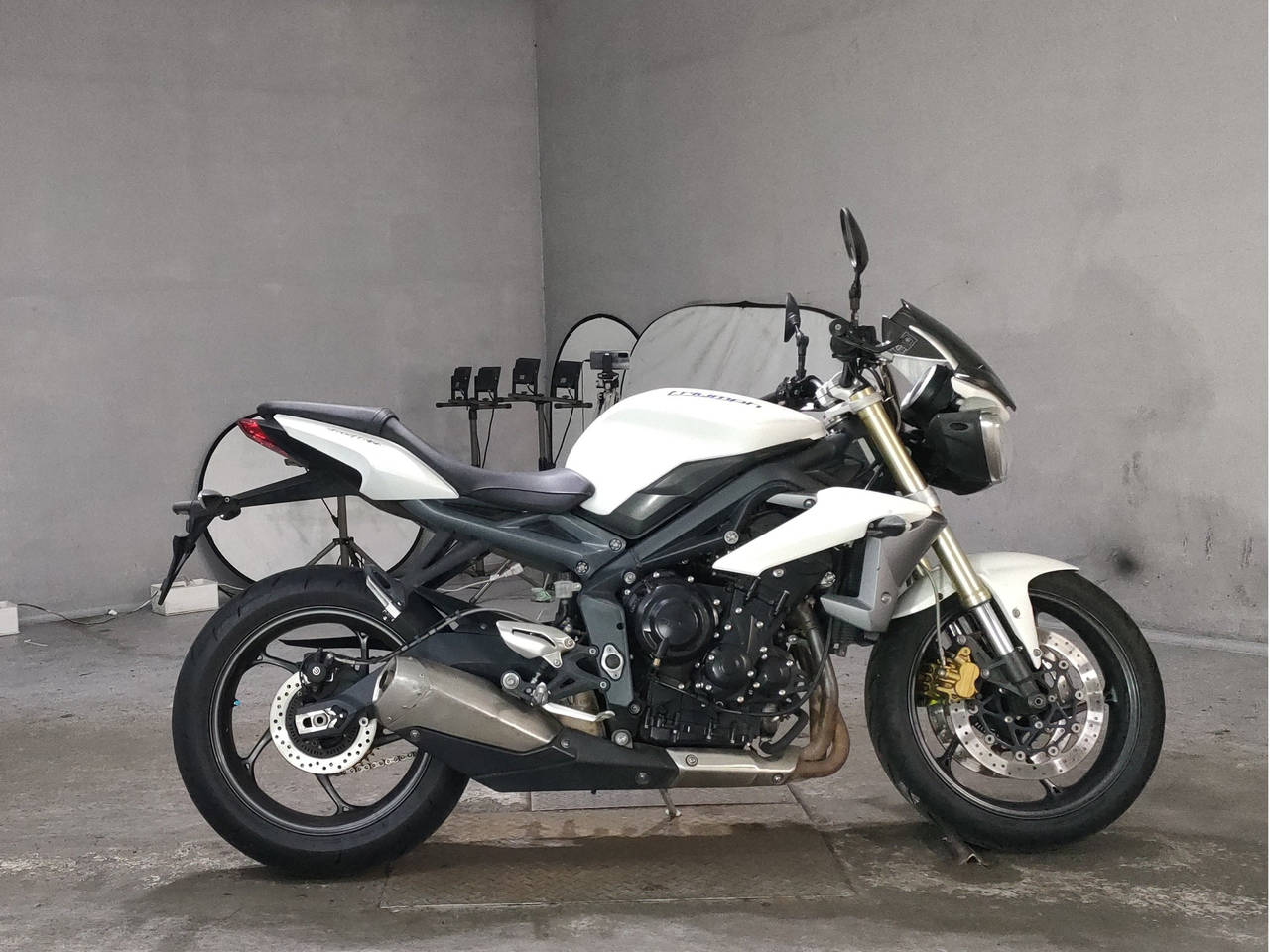 Triumph STREET TRIPLE 85