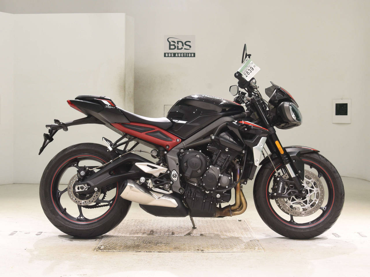 Triumph STREET TRIPLE RS, right