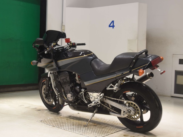 Kawasaki GPZ750R — фото 6