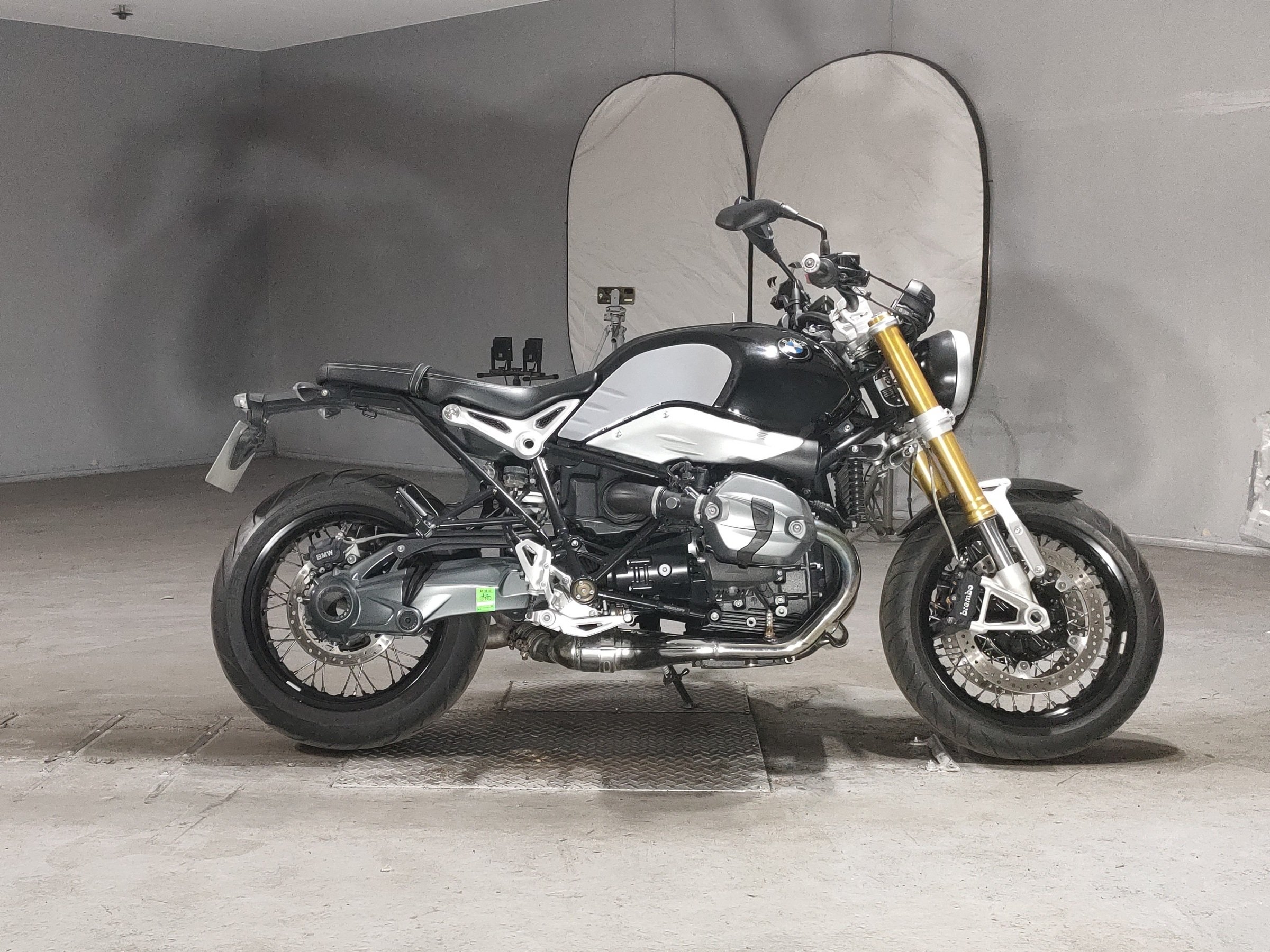 BMW R NINE T
