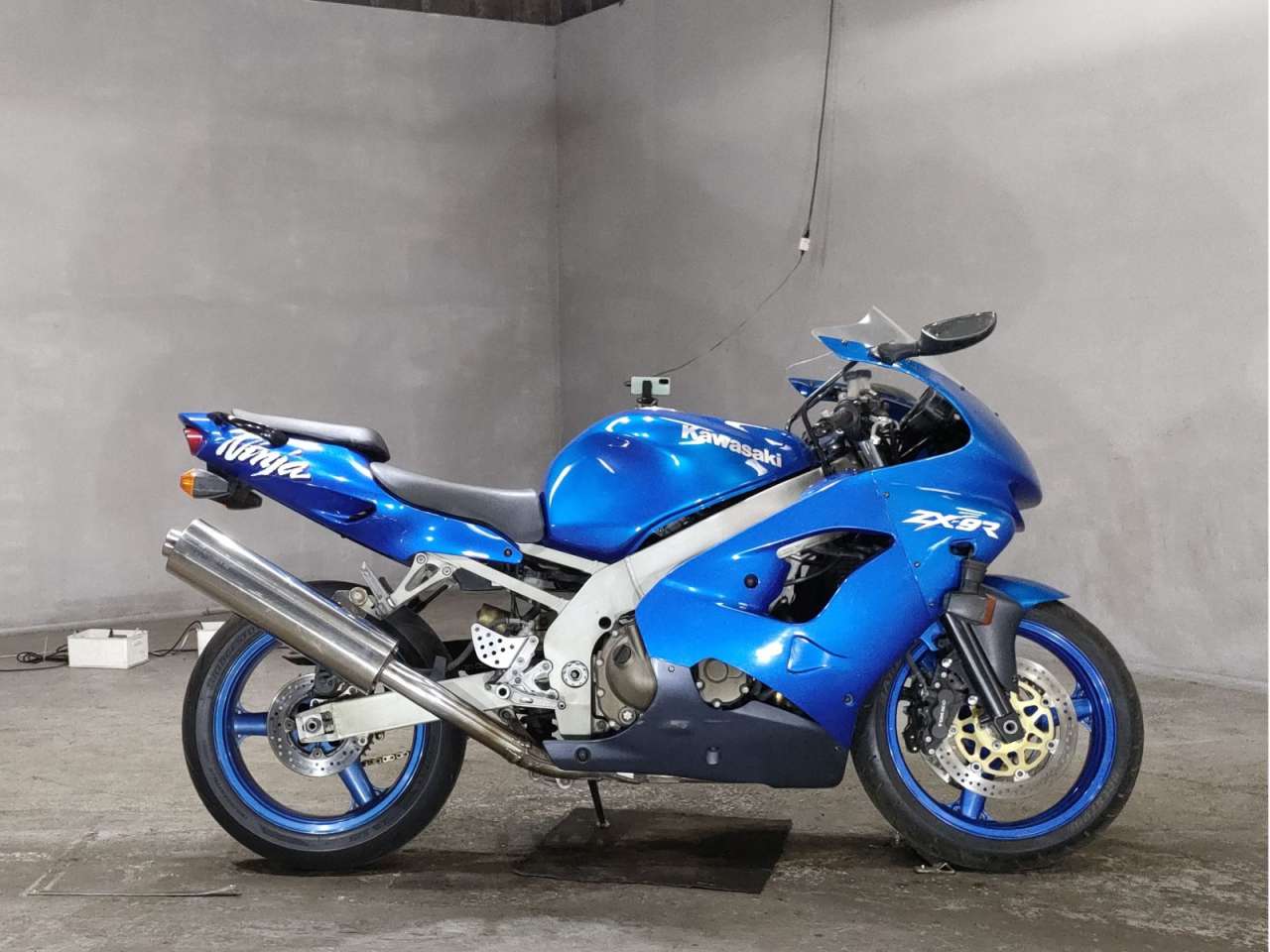 8234] Kawasaki NINJA ZX-9R - ZX900C-016070