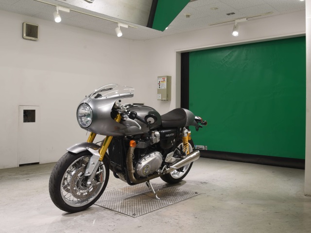 Triumph THRUXTON1200R — фото 4