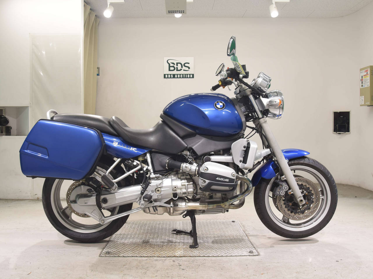 BMW R1100R, right