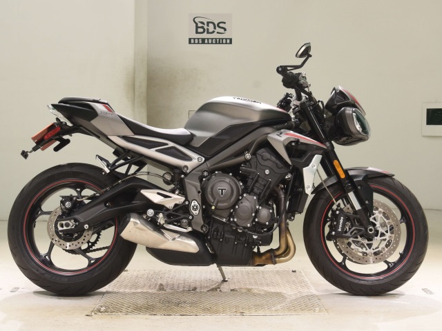 Triumph STREET TRIPLE