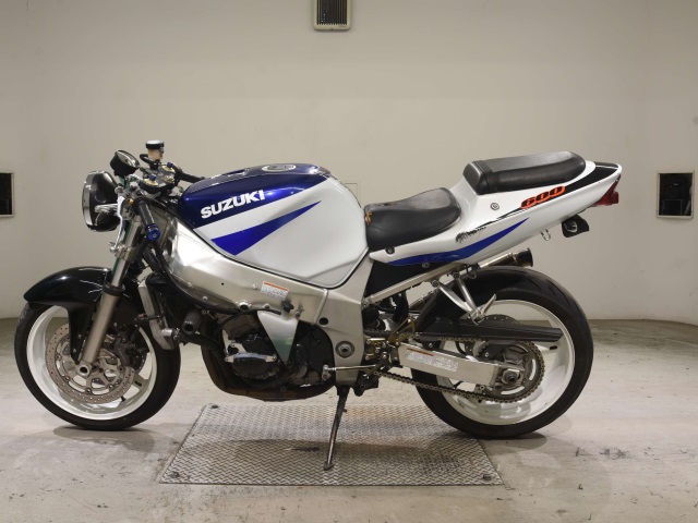 Suzuki GSX-R600 — фото 2