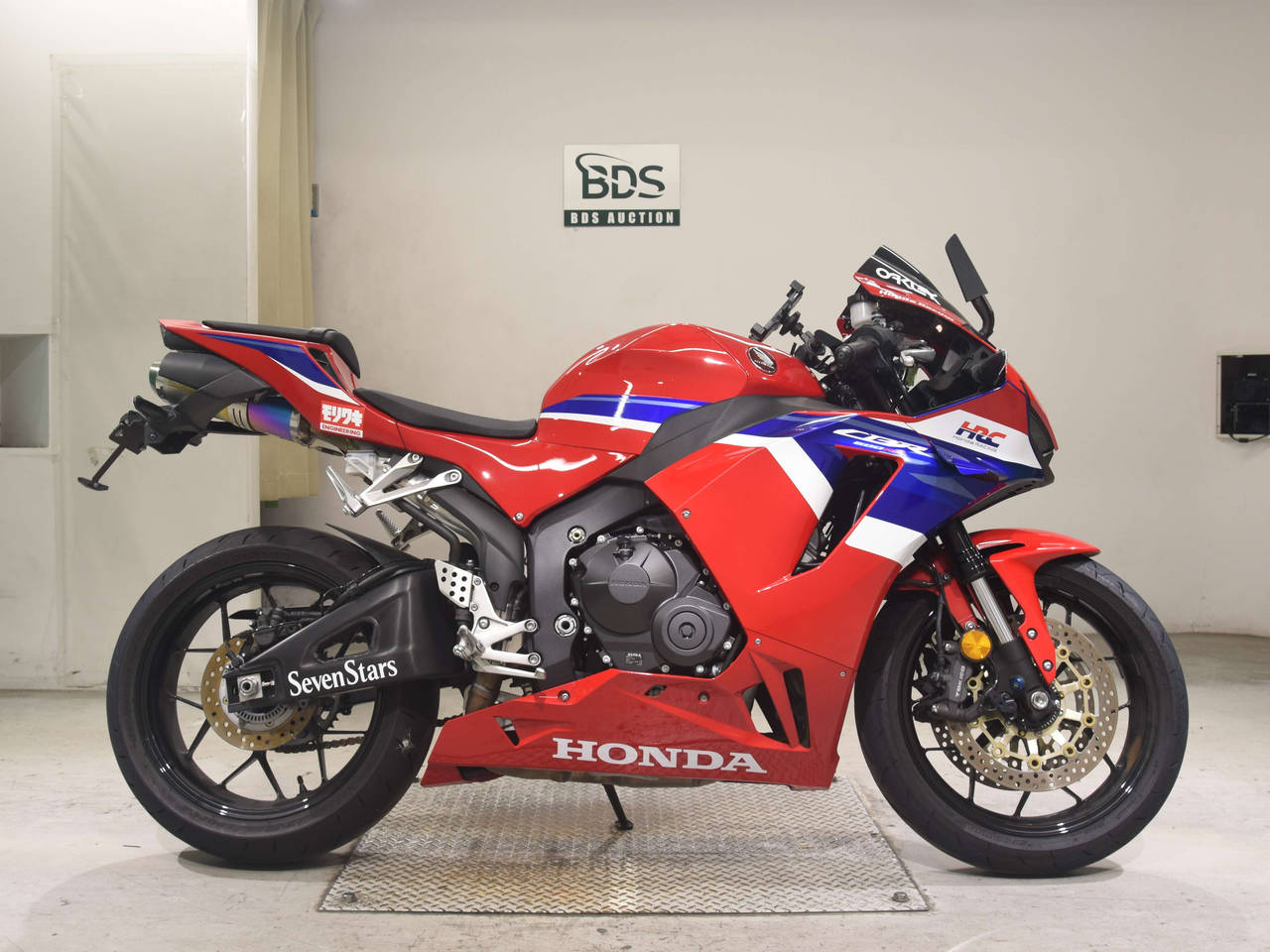 Honda CBR600RR, right