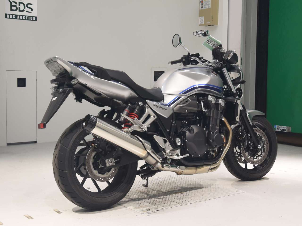 CB1300
テールカウル
中古！ HONDA CB 1300SF SC54 Exhaust Sound G.P.R. + K&N - YouTube