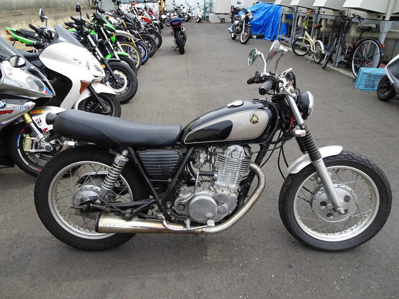 Yamaha SR400