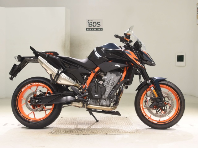 KTM 890 DUKE R