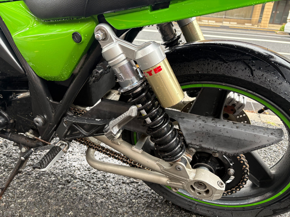 Kawasaki ZRX400 — фото 29