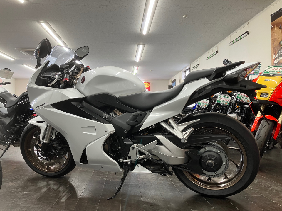 Honda VFR800F — фото 3