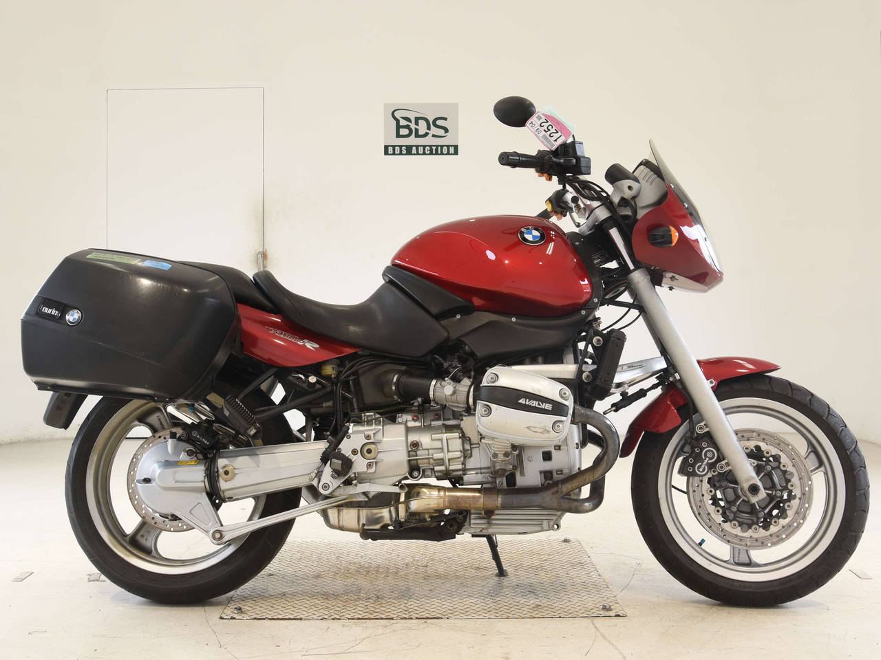 BMW R1100R, right