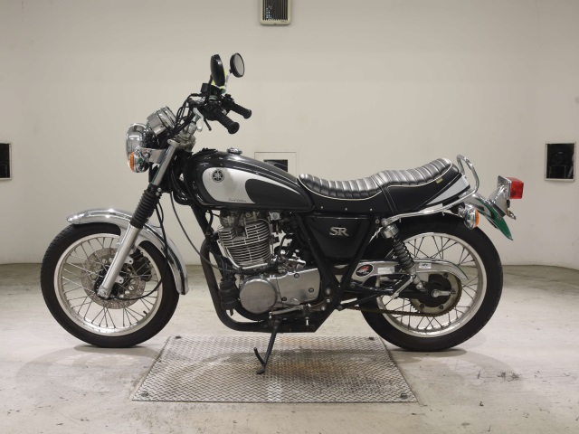 Yamaha SR400 — фото 2