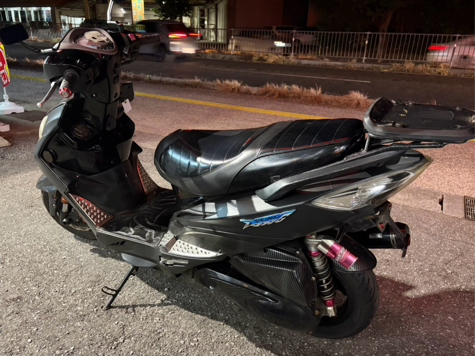 Kymco ｷﾑｺﾚｰｼﾝｸﾞｷﾝｸﾞ180FI — фото 2