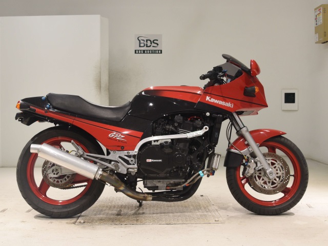 Kawasaki GPZ900R