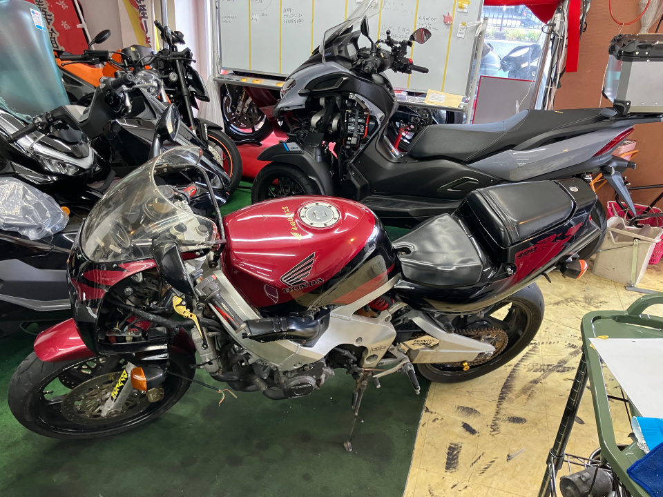 Honda CBR400RR — фото 3