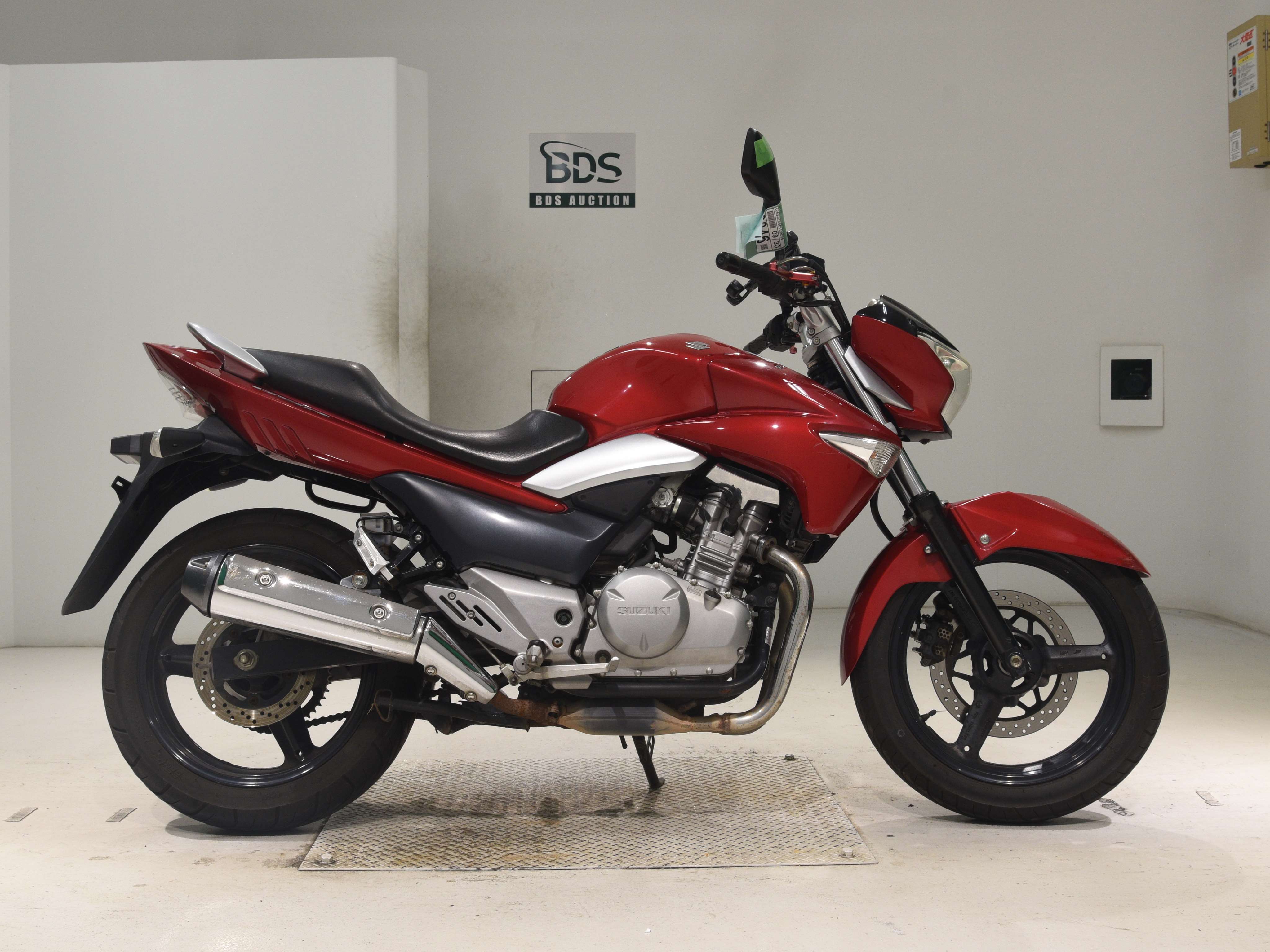Suzuki GSR250