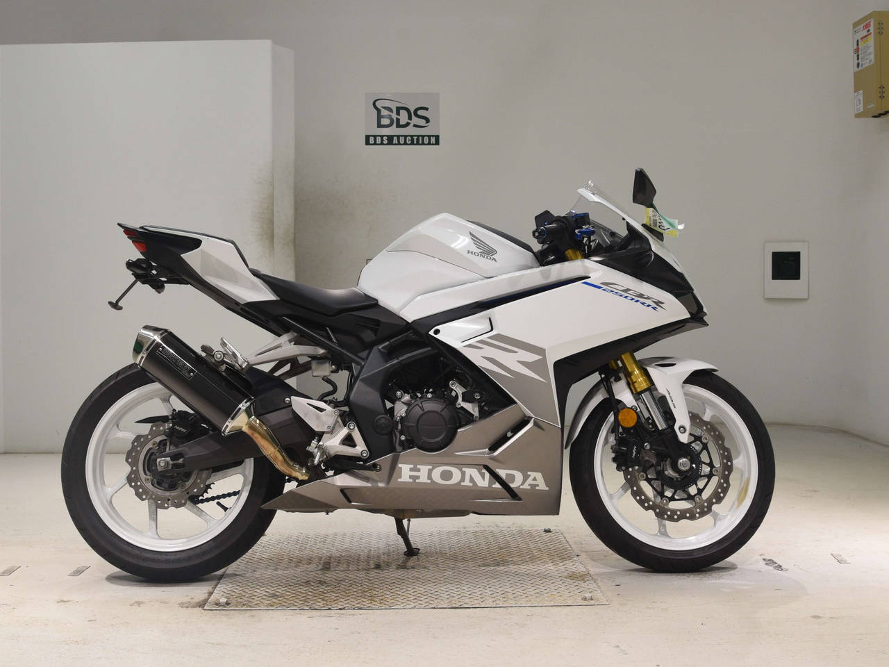 Honda CBR250RRA, right