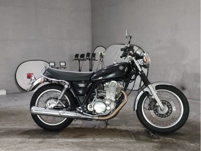 Yamaha SR400