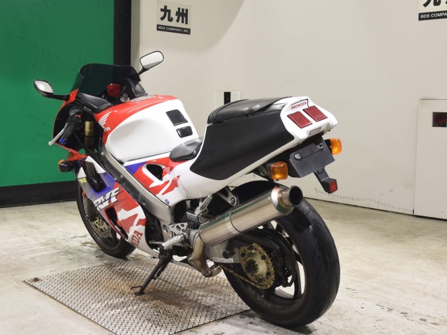 Honda RVF400 — фото 6