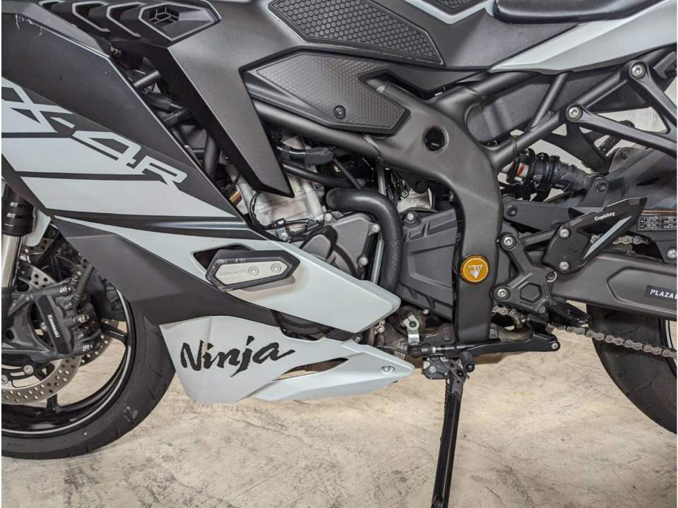 Kawasaki NINJA ZX-4R SE — фото 8