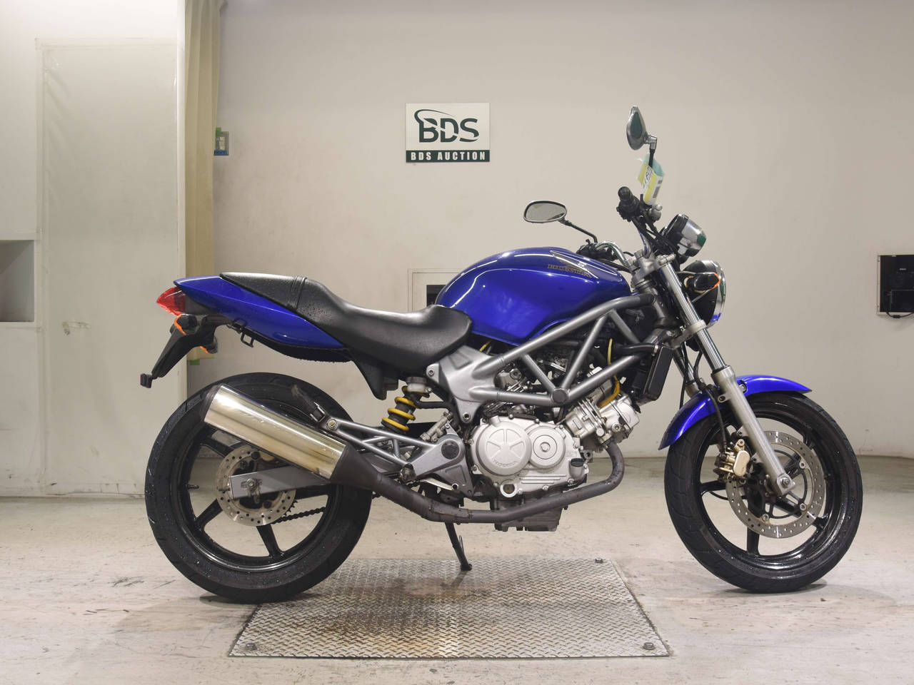 Honda VTR250, right