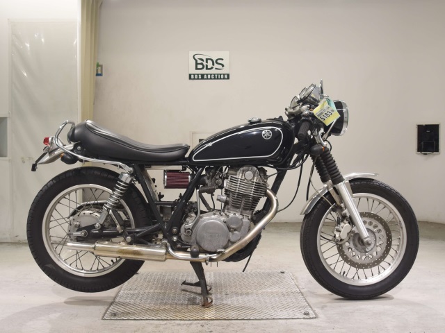 Yamaha SR400