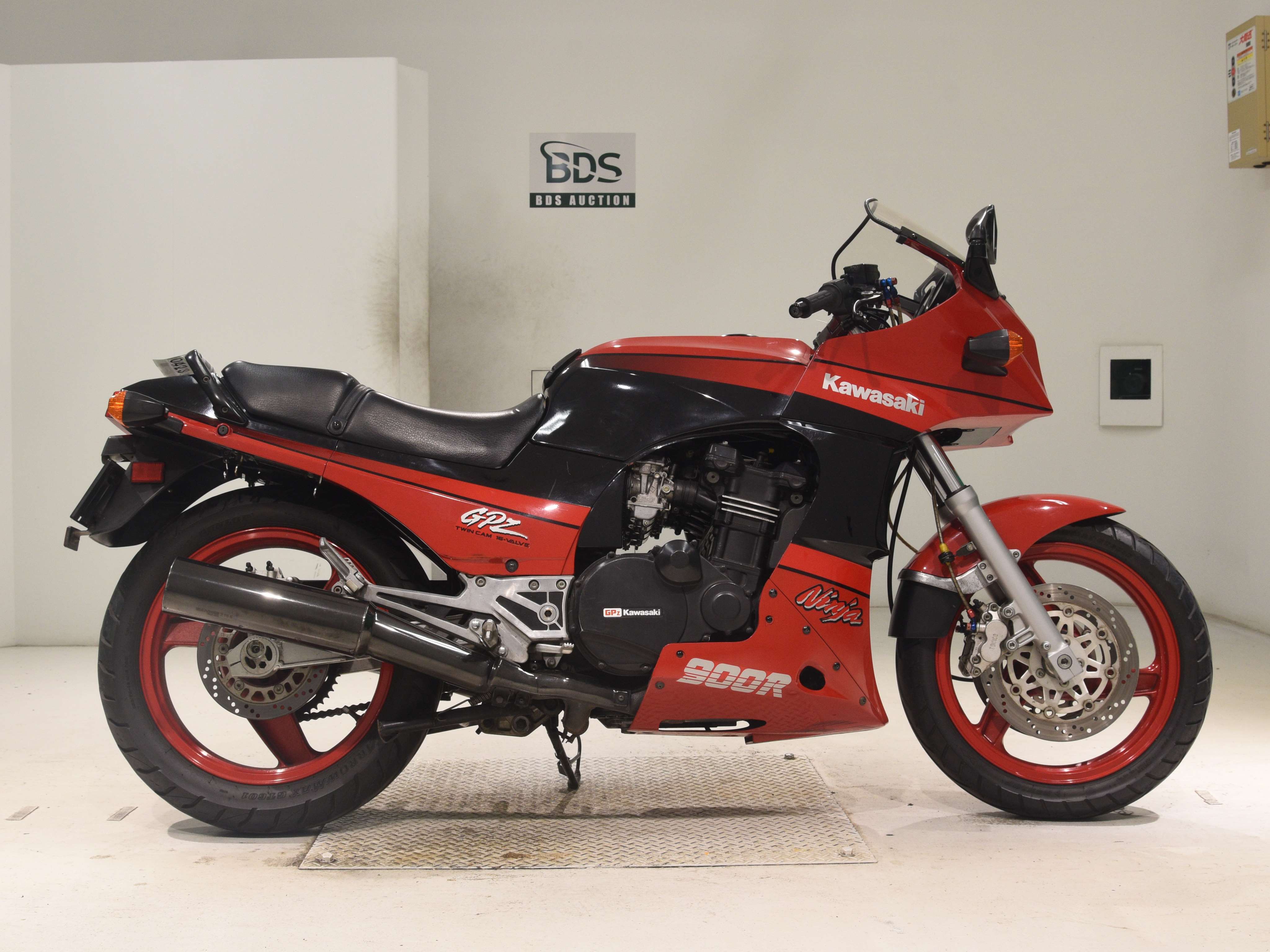 Kawasaki GPZ900R