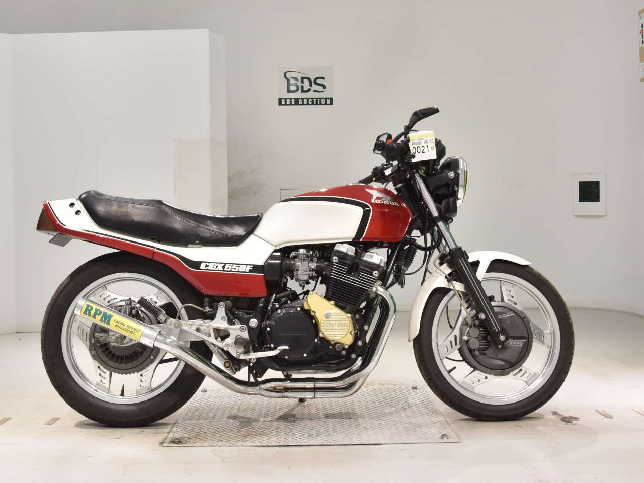 0021] Honda CBX550F - PC04-2004043