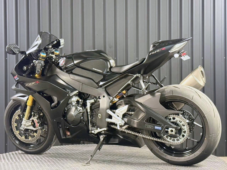 Honda CBR1000RR-R FB — фото 4