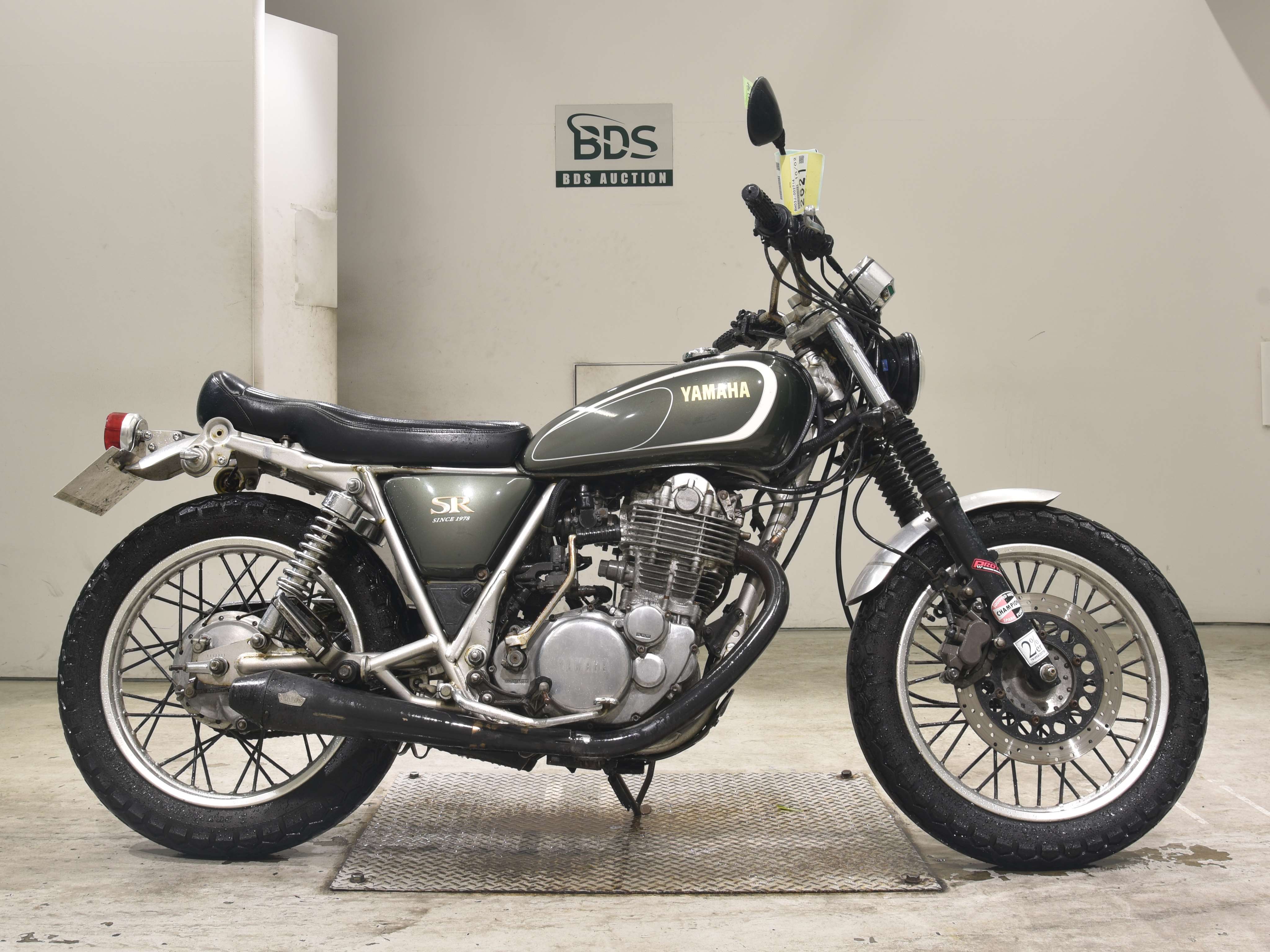 Yamaha SR400