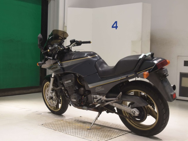 Kawasaki GPZ900R — фото 6
