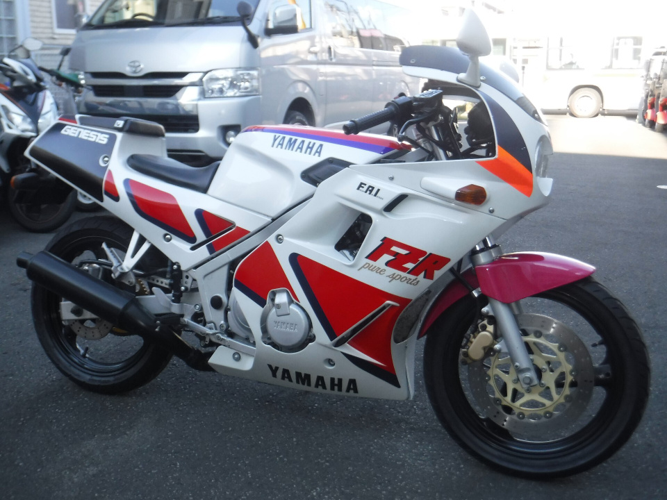 Yamaha FZR250 — фото 4
