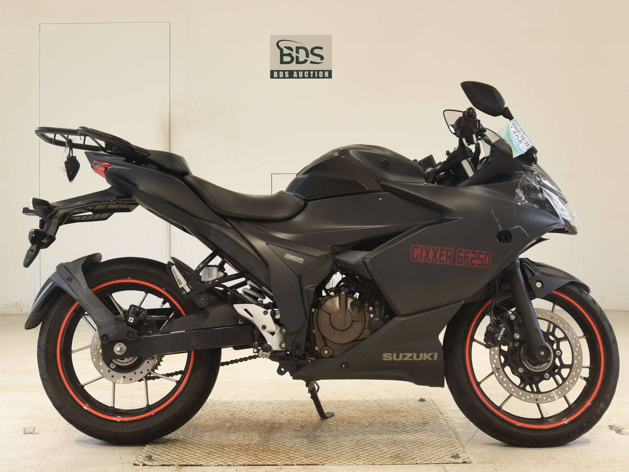 Suzuki GIXXER250