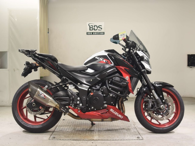 Suzuki GSX-S750