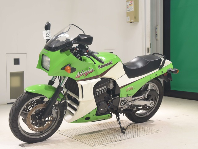 Kawasaki GPZ900R — фото 4