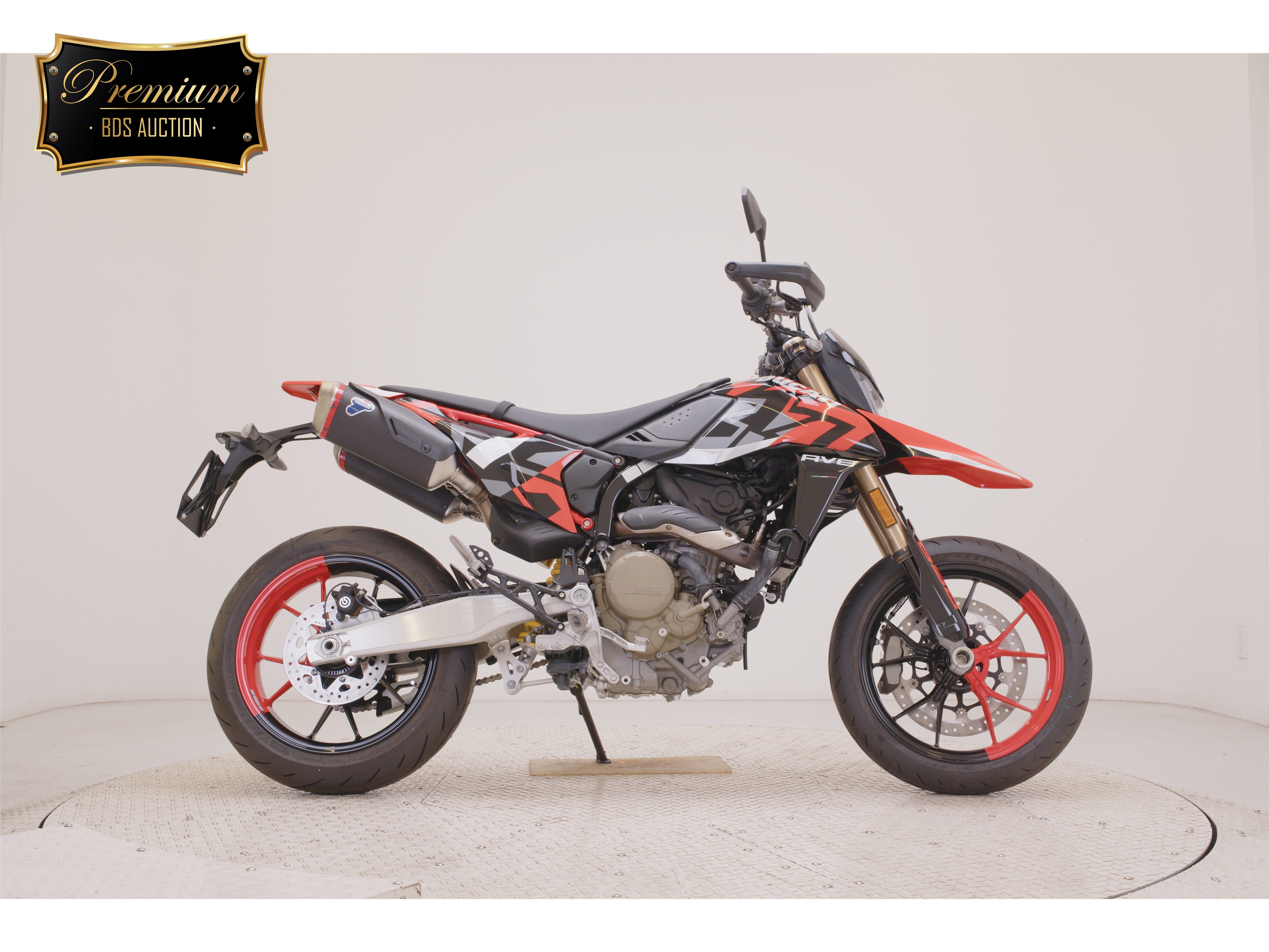Ducati HYPERMOTARD698
