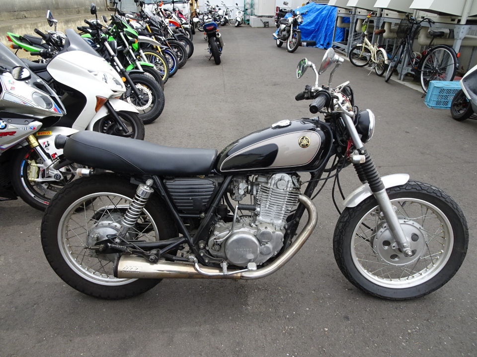 Yamaha SR400